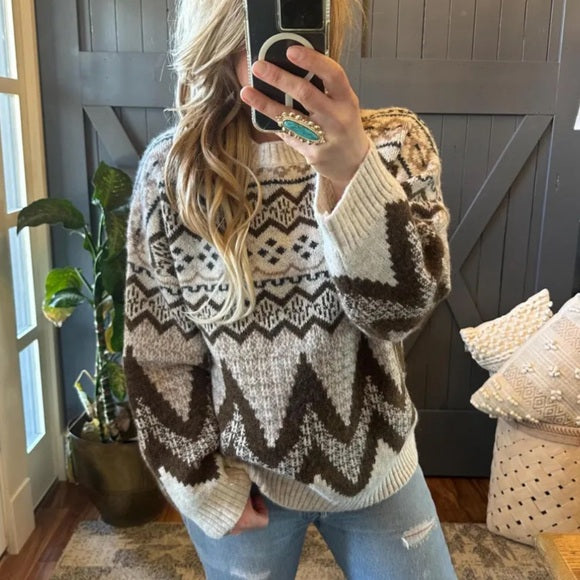 Oversized Western Pullover Sweater Model Selfie