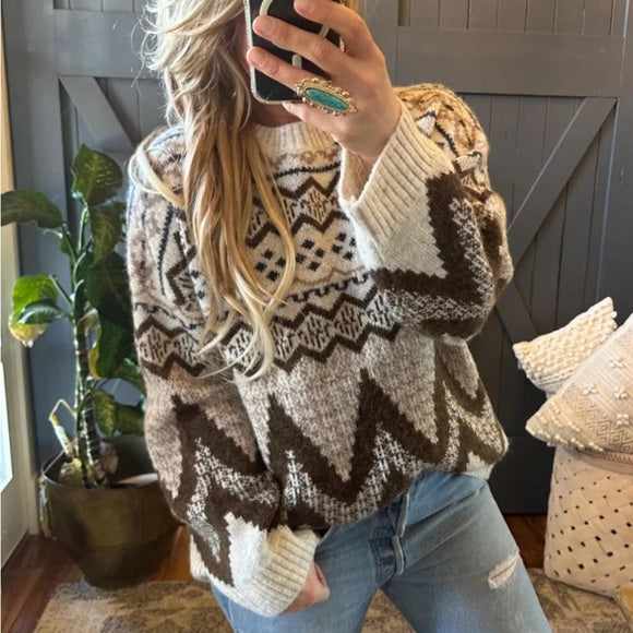 Western Pullover Sweater Model Selfie