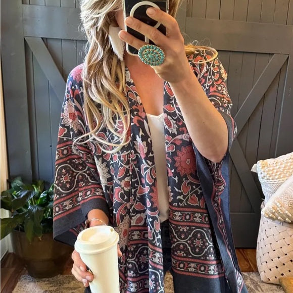 Model Selfie Blue Kimono