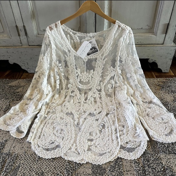 White lace 2024 bell sleeve top